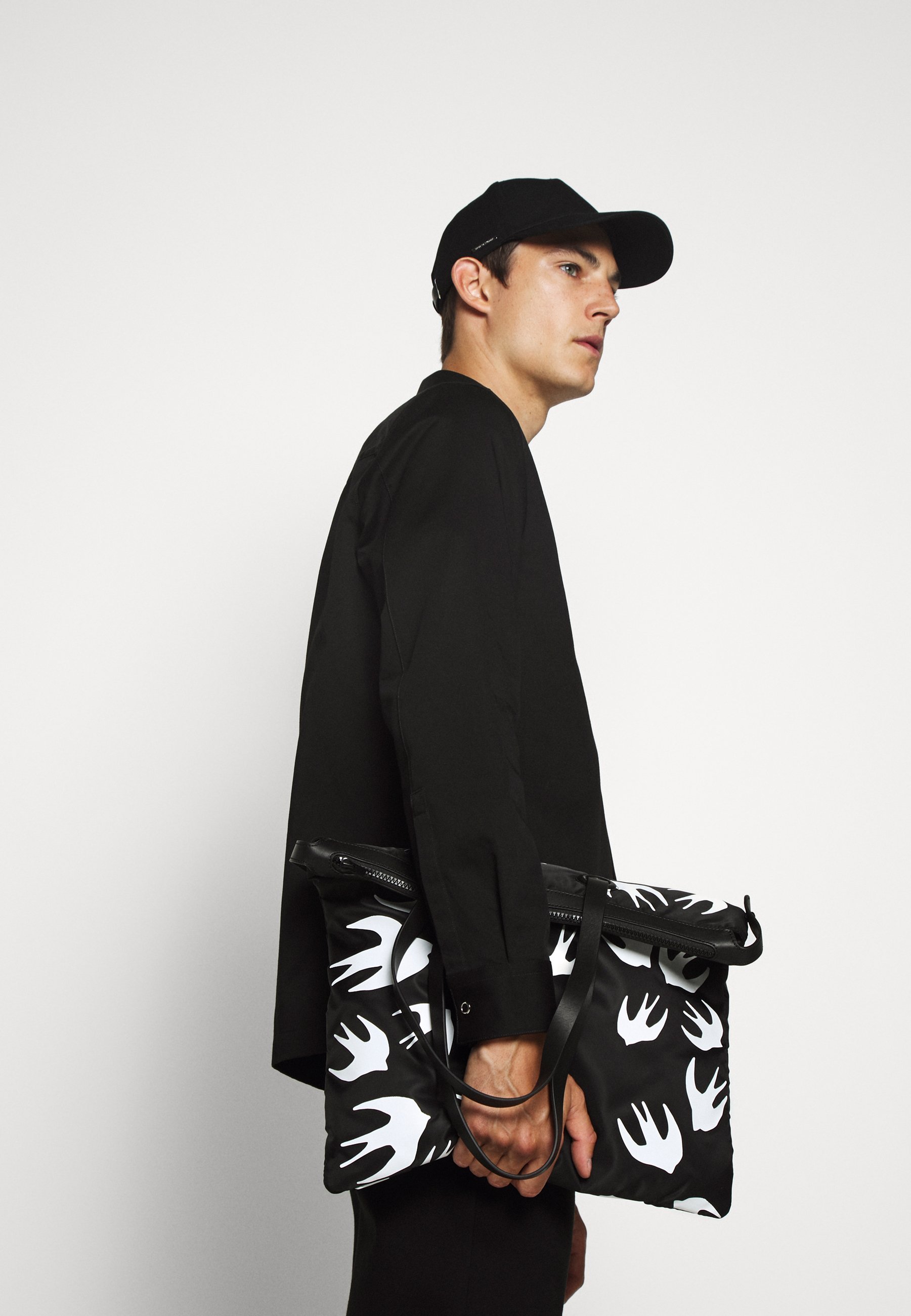 McQ Alexander McQueen MAGAZINE TOTE SWALLOW Shoppingveske McQ Alexander McQueen MAGAZINE TOTE SWALLOW Shoppingveske