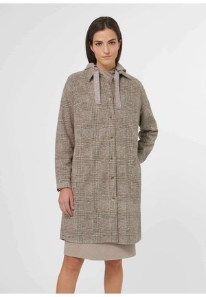 Geruite, oversized jas in beige en bruine tinten, voorzien van een capuchon, knoopsluiting en lange mouwen met een zachte textuur.