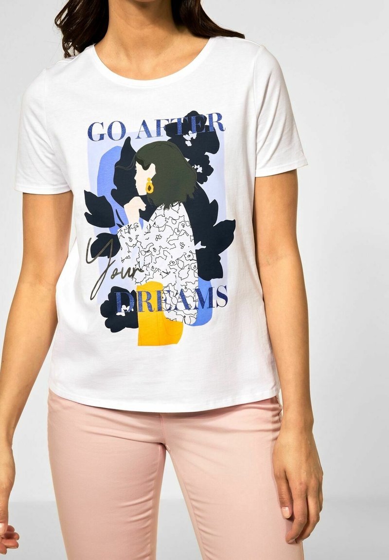 Bílý bavlněný tričko s grafikou ženy v živých barvách, s nápisem "Jdi za svými sny" a krátkým rukávem.
