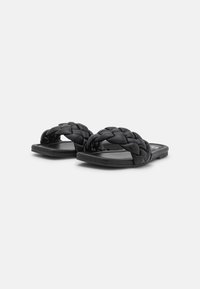 XTI Pantofle - black