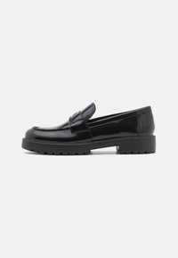 CLASSIC LUG LOAFER - Loafers - perfect black