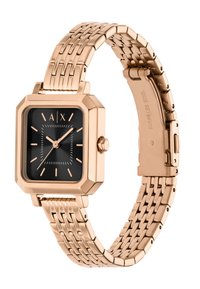 Reloj de acero inoxidable color oro rosa con caja cuadrada, esfera negra y marcadores de hora en un tono oro rosa que contrastan; diseño de pulsera con eslabones.