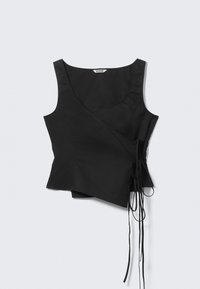 Haut noir sans manches avec un design portefeuille, fabriqué en tissu lisse, présentant des liens sur les côtés et une forme structurée. L'étiquette indique "WEEKDAY".