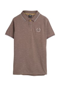 Bruine polo met een textuurstof, voorzien van een contrasterende kraag en een logopatch op de borst. Twee-knopen sluiting en korte mouwen.
