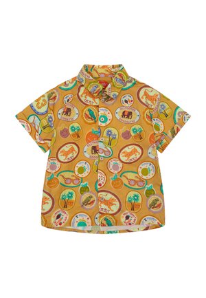 Korte mouwen overhemd met knoopsluiting, gele achtergrond, versierd met kleurrijke dieren- en fruitapplicaties, voorzien van een omgeslagen kraag en licht materiaal.
