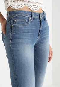 ONLY Vaqueros pitillo - blue denim