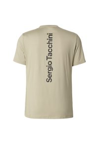 Béžové tričko s krátkými rukávy a kulatým výstřihem, s vertikálním černým potiskem "Sergio Tacchini" na zádech. Hladká textura.