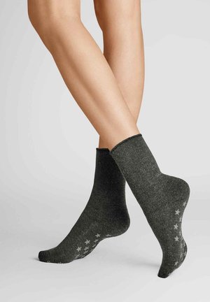 Dunkelgraue Socken mit gerippter Textur, knöchellang, mit grauen Sternmustern an den Bündchen und Seiten.