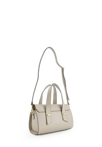 Strukturierte Handtasche aus hellgrauem Leder mit doppelten Tragegriffen und verstellbarem Schultergurt. Verfügt über goldfarbige Akzente und kontrastierende Nähte.