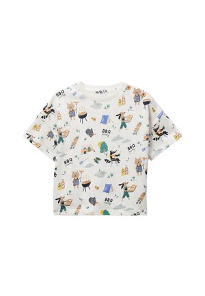T-shirt blanc pour enfants avec des illustrations colorées sur le thème du barbecue d’animaux en train de griller, camper et tenant de la nourriture et des boissons.