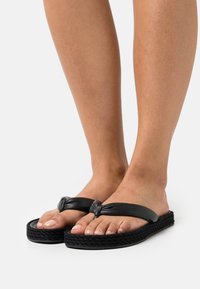 Vero Moda VMGRIFF  - Sandálias em T - black