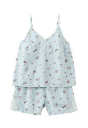 Ensemble camisole et short imprimé floral bleu clair avec bordure en dentelle sur le short et bords festonnés sur les bretelles et l'encolure de la camisole.
