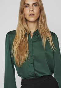 VILA VIELLETTE - Blusa com botões - pineneedle