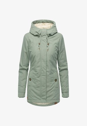 Lichtgroene geïsoleerde jas met een capuchon, trekkoord en dubbele voorzakken. Heeft een gladde buitenkant en een gewatteerde binnenvoering.