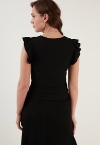 LELA SLIM FIT - Palaidinė - black
