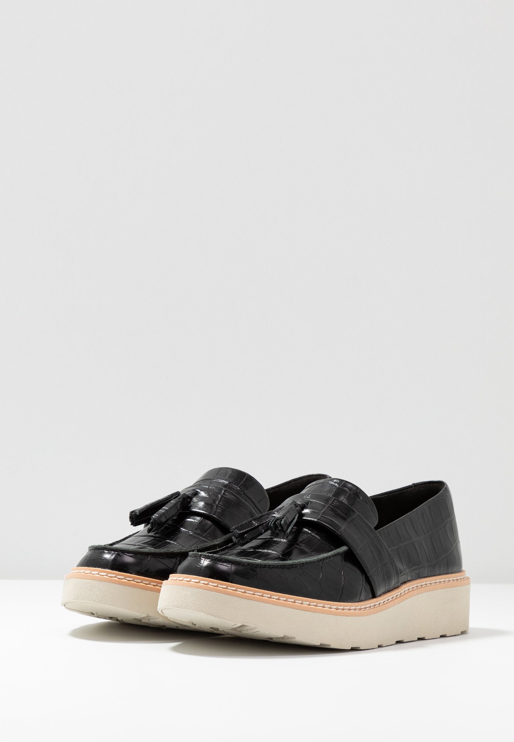 TRACE TASSEL Slip ins black TRACE TASSEL Slip ins black