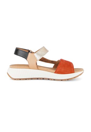 Dames sportieve sandaal met meerkleurige bandjes in zwart, beige, metallic zilver en roestoranje op een witte, gestructureerde zool.