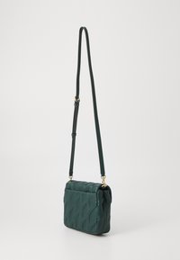 COACH MES SQUARE TABBY SHOULDER BAG - Sac à main - forest