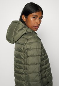 ONLY MATERNITY OLMTAHOE HOOD - Giacca da mezza stagione - forest night