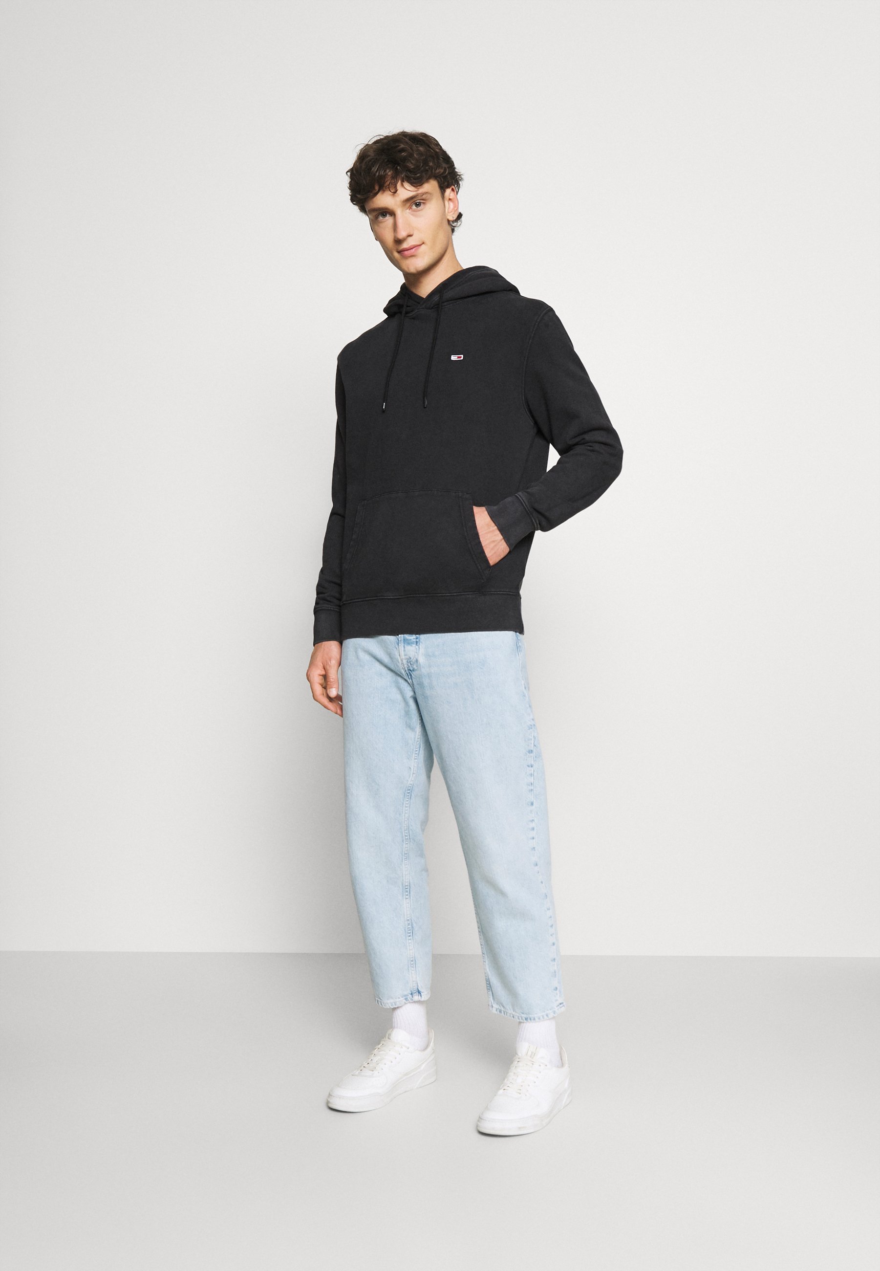 Tommy Jeans WASHED BASKETBALL HOODIE - Sportinis megztinis - black/tamsiai  pilka - Zalando.lt