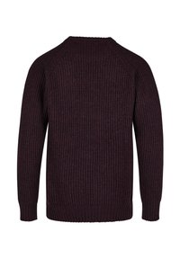 Bordeaux-roter, gerippter Pullover mit langen Ärmeln, rundem Halsausschnitt und strukturiertem Strickmuster. Er hat seitliche Schlitze im Saum für optimalen Bewegungsspielraum.