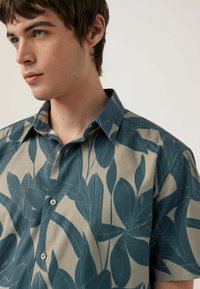 Next SHORT SLEEVE -  REGULAR FIT - Camicia - neutral brown navy blue floral