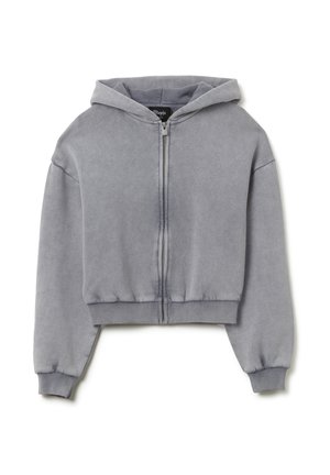 Sudadera gris recortada hecha de tejido suave, con cremallera frontal, mangas largas y capucha con cordón, además de puños y dobladillo de canalé.