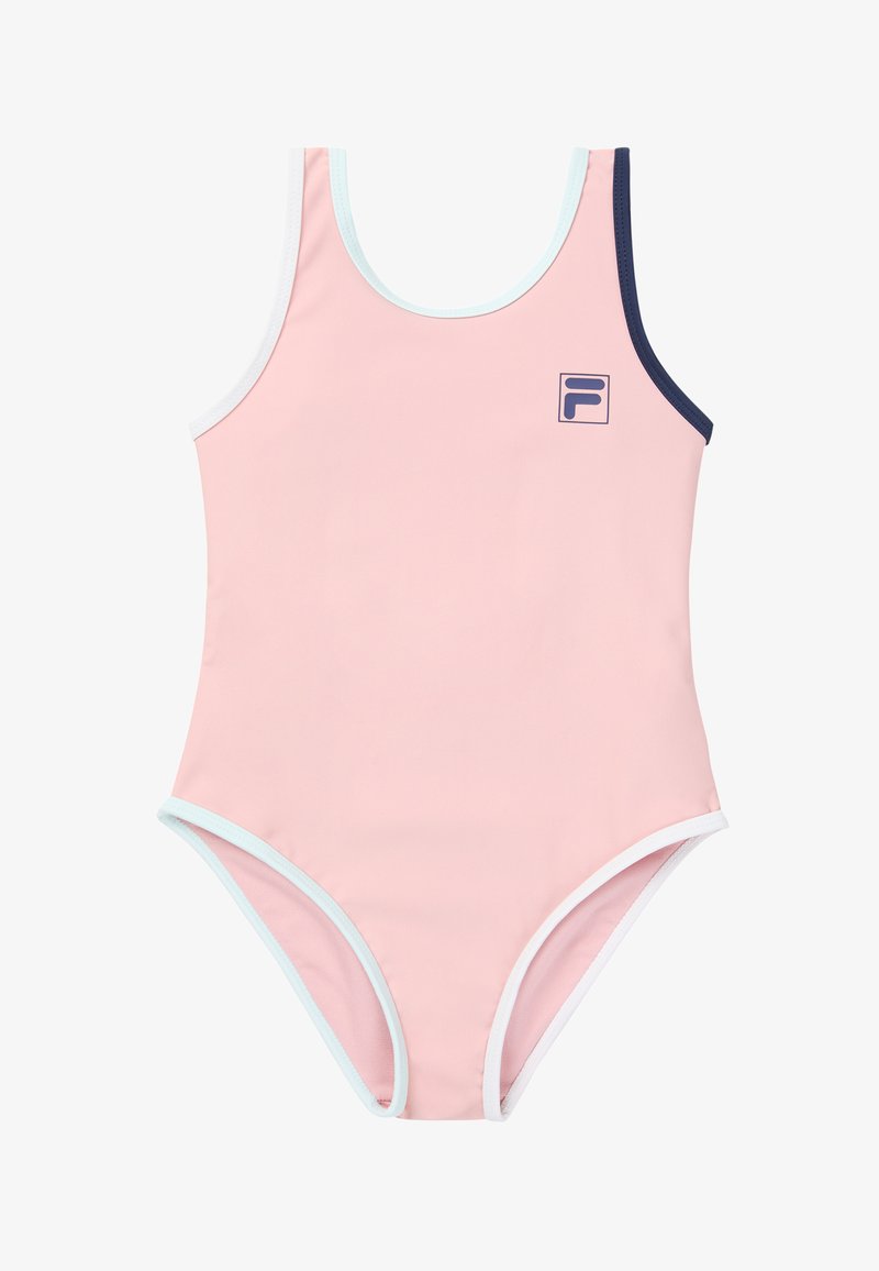 Maillot de bain une pièce rose avec un bord blanc, un détail bleu marine sur la bretelle droite et un petit logo bleu marine sur la poitrine.