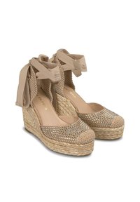 Zeppe beige con tessuto testurizzato, una piattaforma in corda e una punta con borchie. Presentano lunghe stringhe in tessuto per una vestibilità sicura.