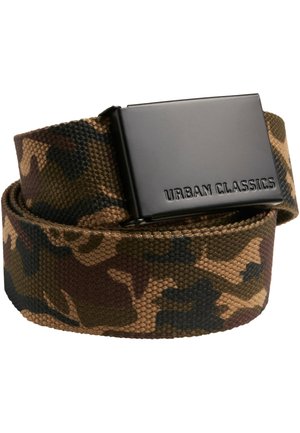 Camo-Gürtel aus gewebtem Stoff in grünen, braunen und schwarzen Farbtönen; versehen mit einer schwarzen Metallschnalle, die "URBAN CLASSICS" eingraviert hat.
