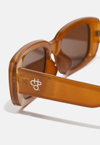CHPO NICOLE UNISEX - Sončna očala - mustard/brown