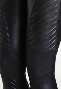 Spanx FAUX LEATHER MOTO LEGGINGS - Legíny - punčochy  - very black