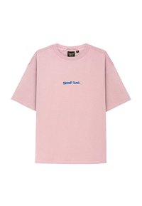 Różowa bawełniana koszulka z oversize'owym fasonem, krótkimi rękawami, okrągłym dekoltem oraz niebieskim graficznym tekstem z przodu. Gładka tekstura, casualowy design.