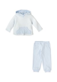 Sudadera a rayas azul clara con un bolsillo frontal y un par de pantalones sólidos de color azul claro a juego, ambos fabricados en material suave.