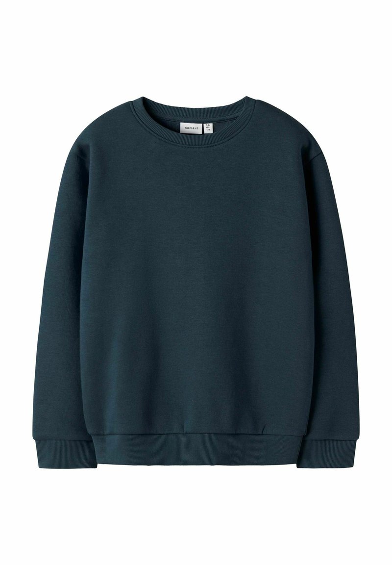 Felpa crewneck di un blu scuro con maniche lunghe, bordo a costine sui polsini e sull'orlo, presentata piatta su uno sfondo bianco.