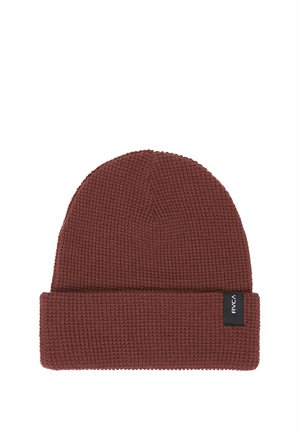 Braune, gestrickte Mütze mit umgeschlagenem Bündchen und einem kleinen schwarzen rechteckigen Etikett mit weißem "RVCA"-Schriftzug.