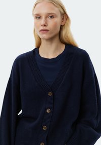 Sofie Schnoor Neuletakki - navy blue