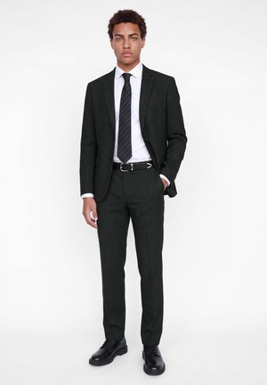 Jack & Jones, SINGLE BREASTED BLAZER AND TAILORED TROUSERS JPRSOLARIS SLIM FIT SUIT SET - Costume - dark grey