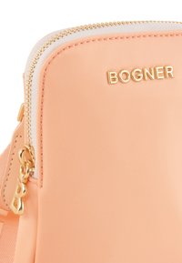 Bogner KLOSTERS NEVE JOHANNA - Funda para el teléfono - apricot