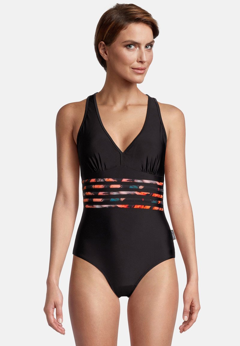 Maillot de bain une pièce noir avec un décolleté en V, un design froncé et une bande à motifs abstraits en orange et bleu-vert autour de la taille.