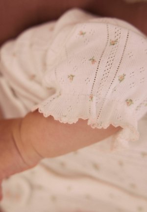 Next, REGULAR FIT - 3 PACK BABY SLEEPSUITS  . - Overal na spanie - white collar