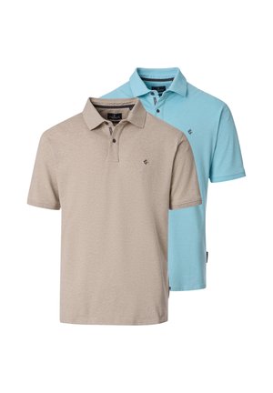 Due magliette polo a maniche corte, una beige davanti e una azzurro chiaro dietro, entrambe con colletto e abbottonatura.