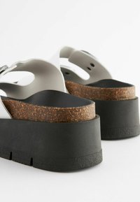 Next FOREVER COMFORTÂ DOUBLE BUCKLE  - Iešļūcenes ar papēdi - white