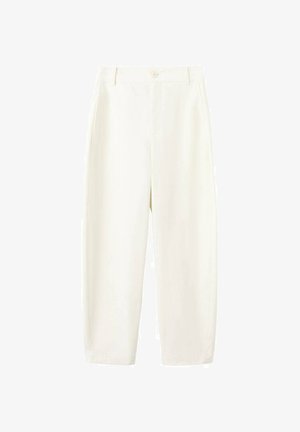 Białe spodnie o długości do kolan, o dopasowanym kroju. Posiadają guziki na przodzie, boczne kieszenie i gładką fakturę materiału.