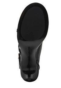 Chaussure noire à talons de design épuré, avec un dessus en cuir lisse et une semelle noire brillante plate sans motifs ni accents visibles.
