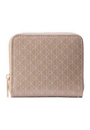 Beige Rundum-Reißverschluss-Geldbörse mit dezentem, sich wiederholendem geometrischem Muster und goldfarbenem Reißverschlussanhänger, vor weißem Hintergrund präsentiert.