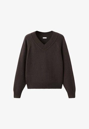 Tmavě hnědý pletený svetr s výstřihem do V, žebrovanými manžetami a lemem. Má volný střih a jemné zvýrazněné švy podél výstřihu.