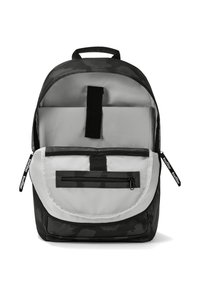 Čierny a šedý batoh s hlavnou priehradkou, suchým zipsom a prednou zipsovou kapsou. Má jemnú textúru a nastaviteľné popruhy.