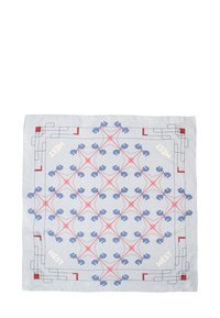 Firkantet silkesjal med lys grå bakgrunn og blå og røde abstrakte mønstre. Merkenavnet "HÉST" vises i gull.