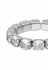 Zilveren armband met afwisselend vierkante en ronde heldere kristallen, met een gepolijste afwerking en een naadloos ontwerp.